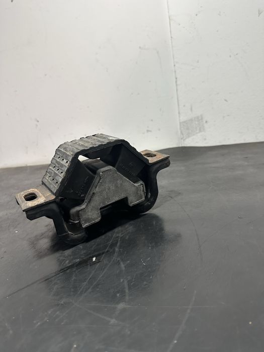 Suport tampon motor Mercedes vito  W638 2.2 CDI 6382411713