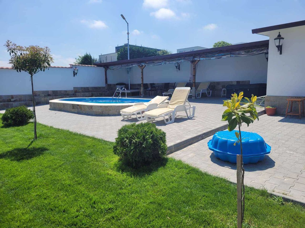 Продава се Къща в с. Марково, Област Пловдив - 400 кв.м за 2125 €/кв.м - Снимка #3