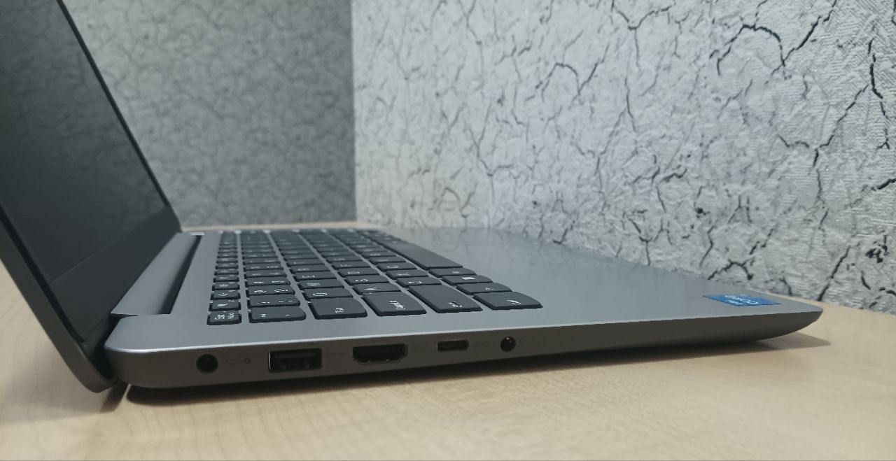 8 потоков LENOVO 14" FullHD / CORE™ i3 - 1215U / 8GB DDR4 / 256GB NVMe