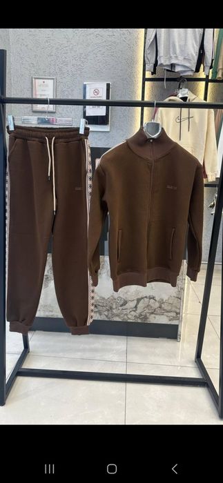 Налични дамски екипи и долнища