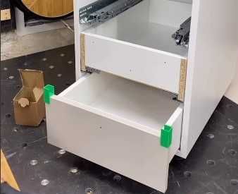 Дистанционери за монтаж и нивелиране на шкафчета – шаблони