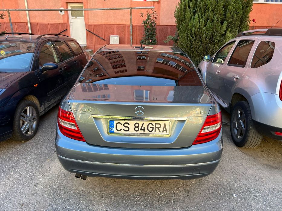 Vând Mercedes Benz C-Class