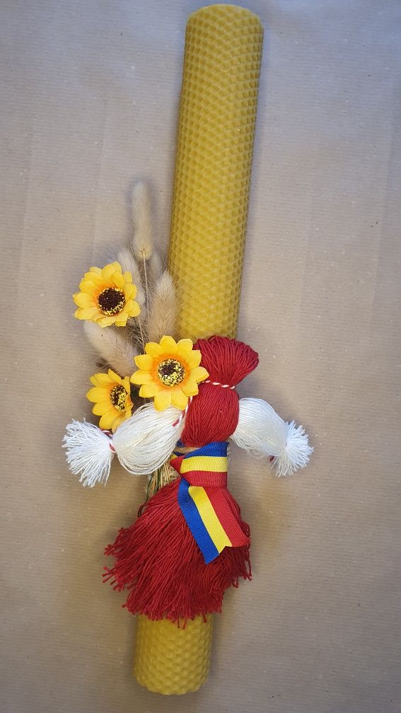 Lumânare din ceară naturală de albine, tip fagure, decor tradițional