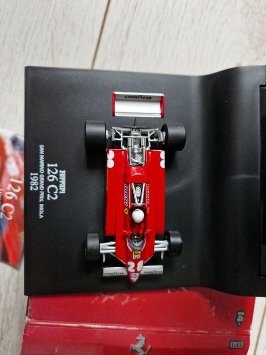 Vând macheta ferrari hot wheels 1/43