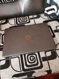 Vând Laptop HP FULL Black