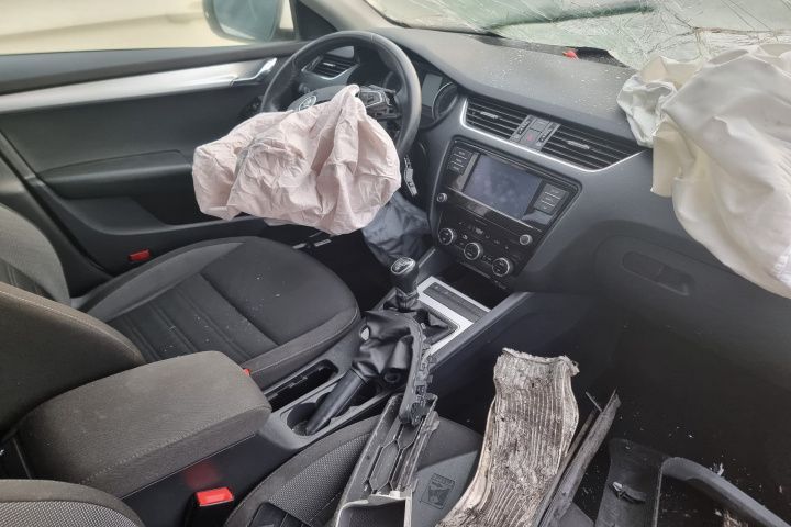 pompa abs bara spate armatura portbagaj haion stop tripla stanga dreapta Skoda octavia 3 motor 1.6tdi Dezmembrez