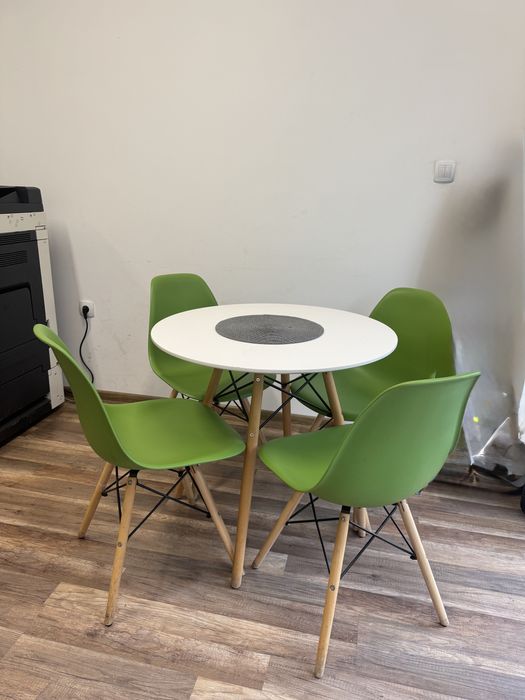 Маса и столове.