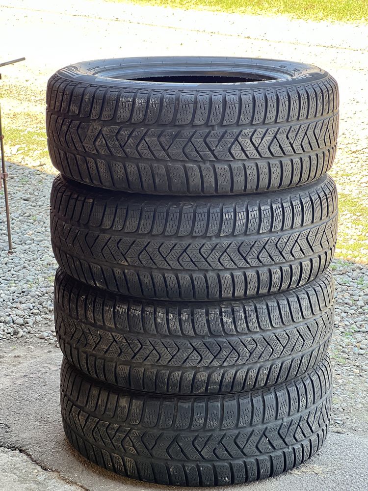 Anvelope Pirelli 215/60/16 M+S