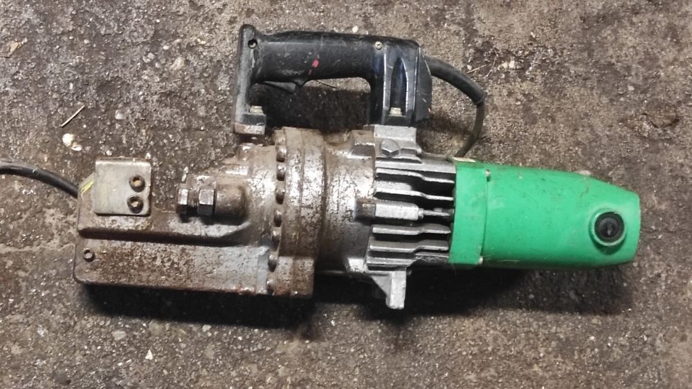 Masina de taiat  fier beton  pana la fi 32 în stare excelenta