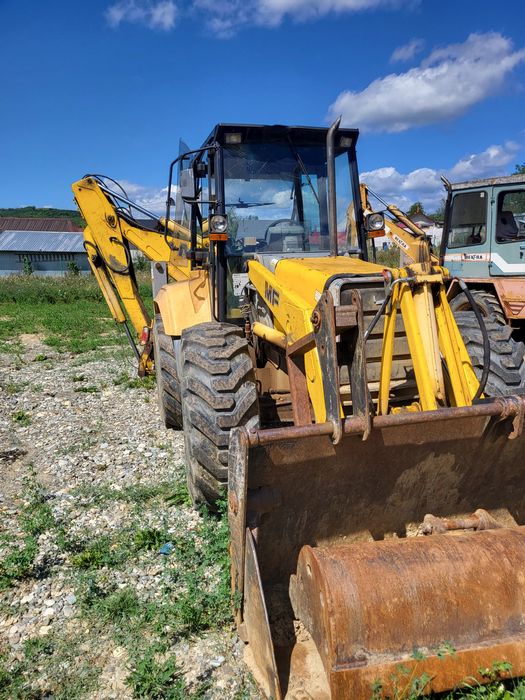 Dezmembrez buldoexcavator mf 965