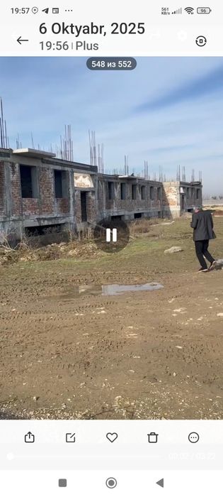 Кўчмас мулк сотилади.