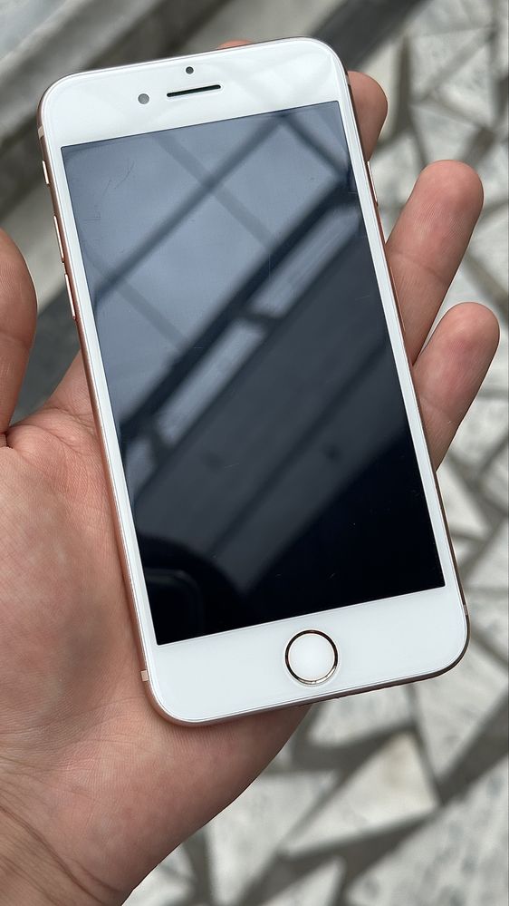 Yaxshi holatdagi Iphone 8 Gold