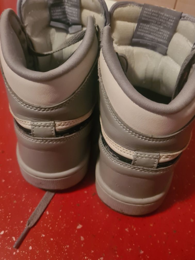 Adidași  Nike  Dior mar 37 la 300 lei Timișoara