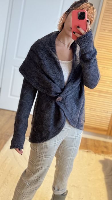 Cardigan pulover cu nasture deosebit