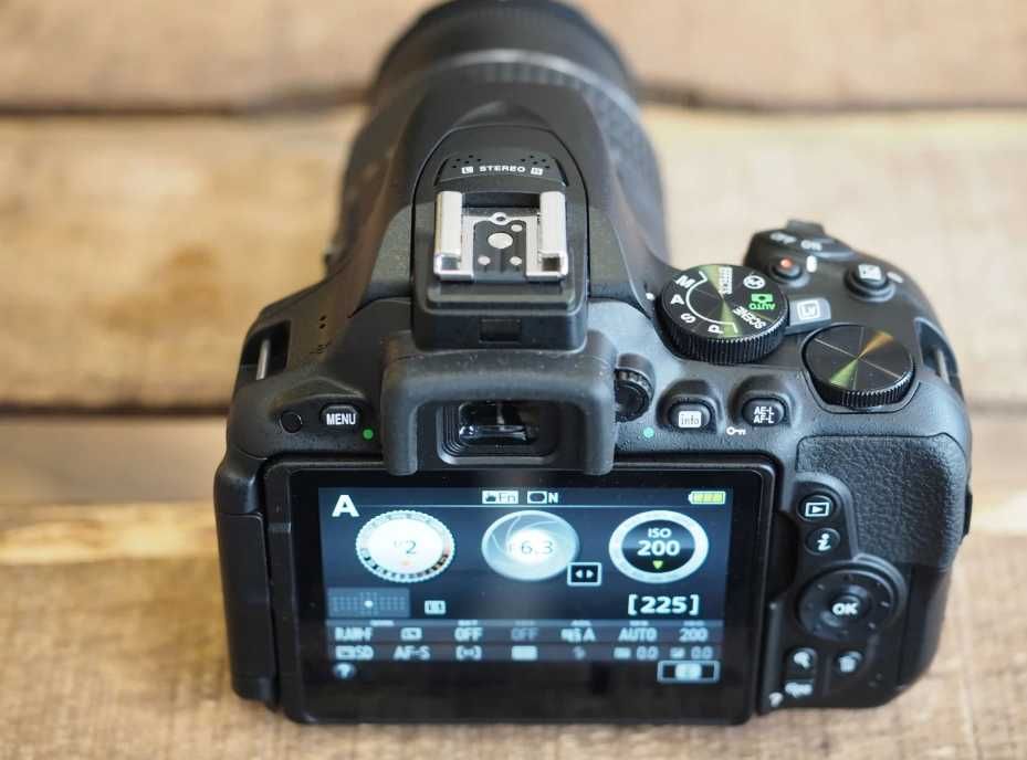 Nikon D5500, Obiectiv 18-55,Trepied Profesional, Accesorii si BONUS
