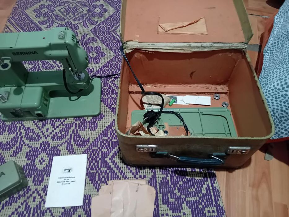 Mașină de cusut Bernina (Elveția) – Vintage, completă, cu documente