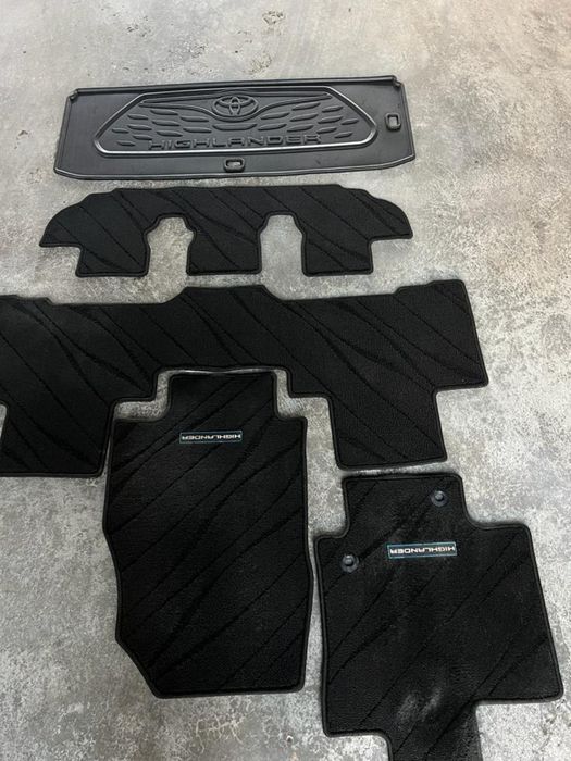Автоковрики для  автомашины Тойота Хайлендер