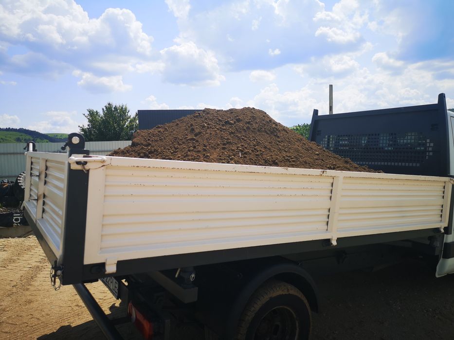 Transport marfa  nisip  pămînt materiale