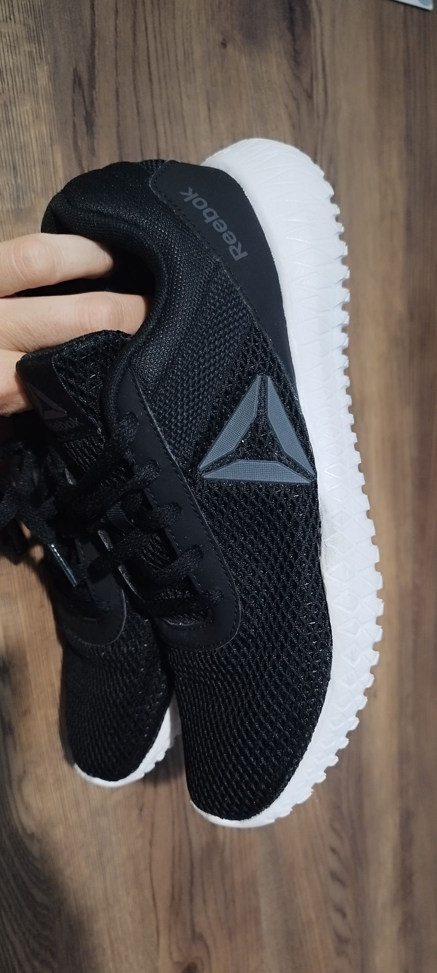 Маратонки Reebok
Номер 38.5 стелка 25 см.
Нови без кутия