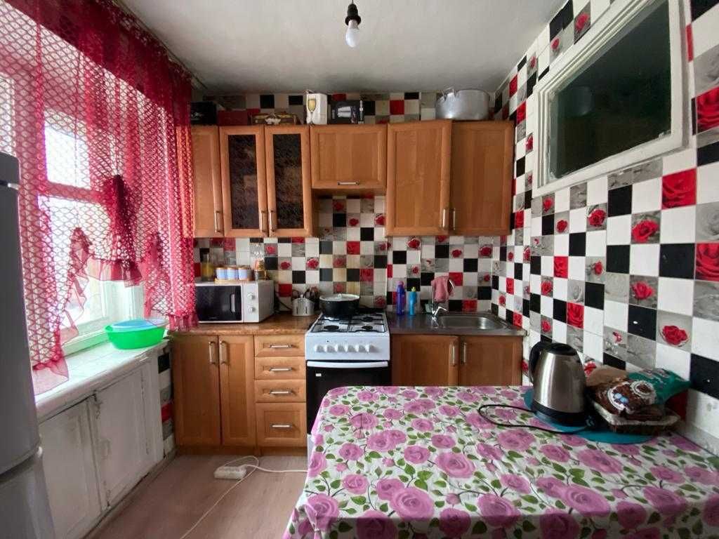 S  Продам 2-х ком на 4 мкр 3/5 этаж