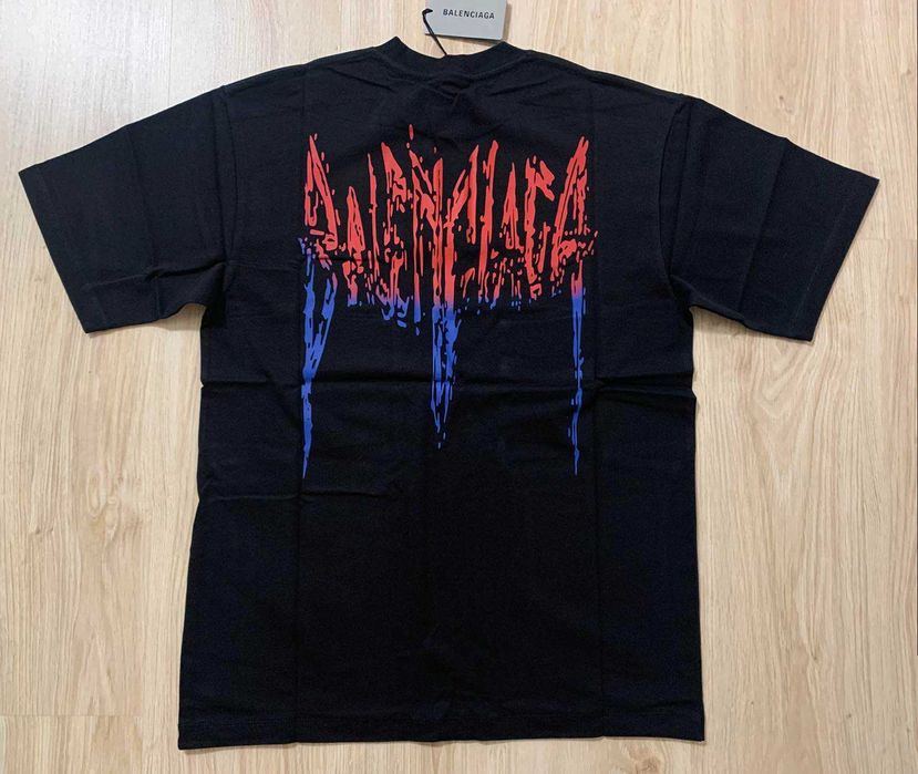 Нови мъжки тениски Balenciaga нови с етикети в черен и в бял цвят.