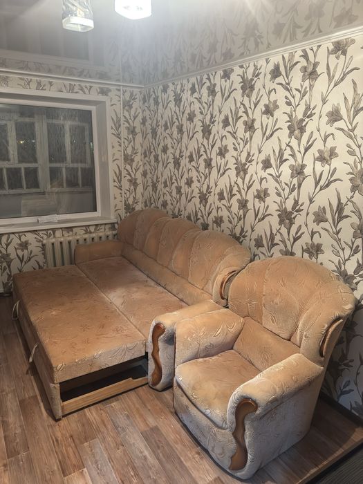 Отличный хороший диван и 2 кресла!