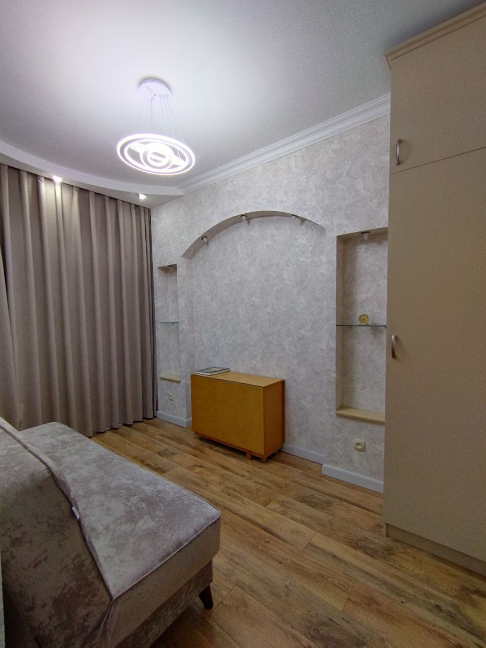 Продам квартиру возле городского овира,паспортный стол