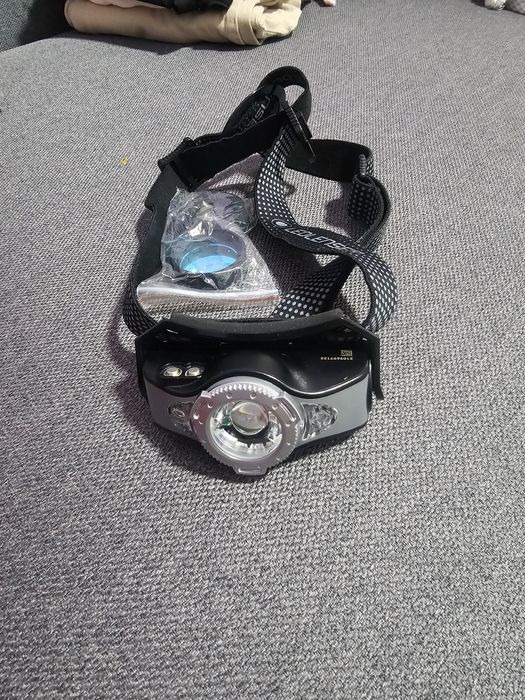 Vând lanterna led lenser mh11