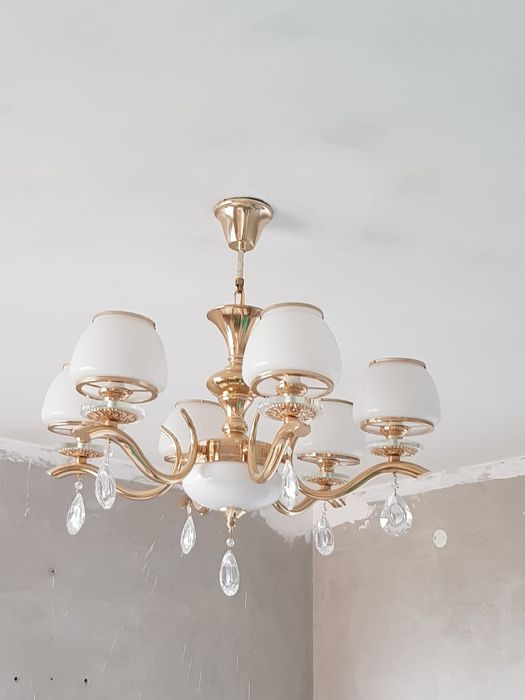 Люстра в зал. Отличное состояние