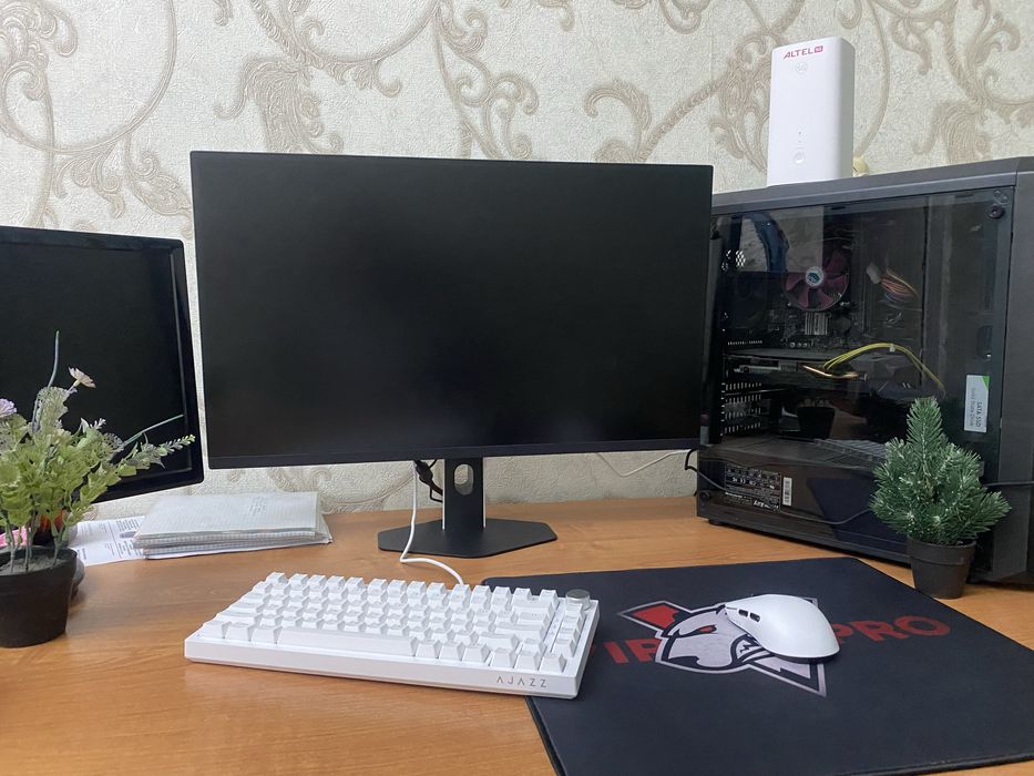 Компьютер полный комплект в хорошем состояний