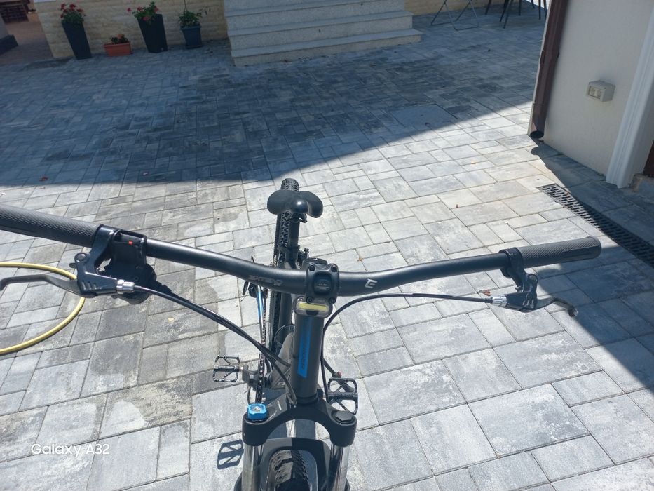 Vând bicicleta rockrider st120 custom