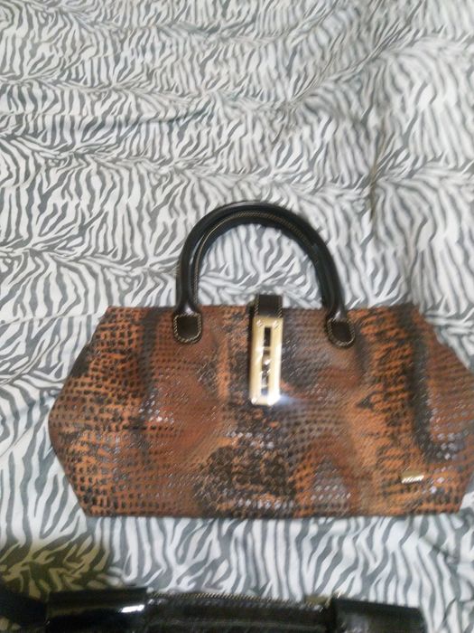 Екстравагантни дамски чанти.