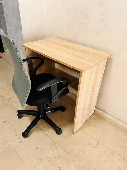 Офис борю със столче