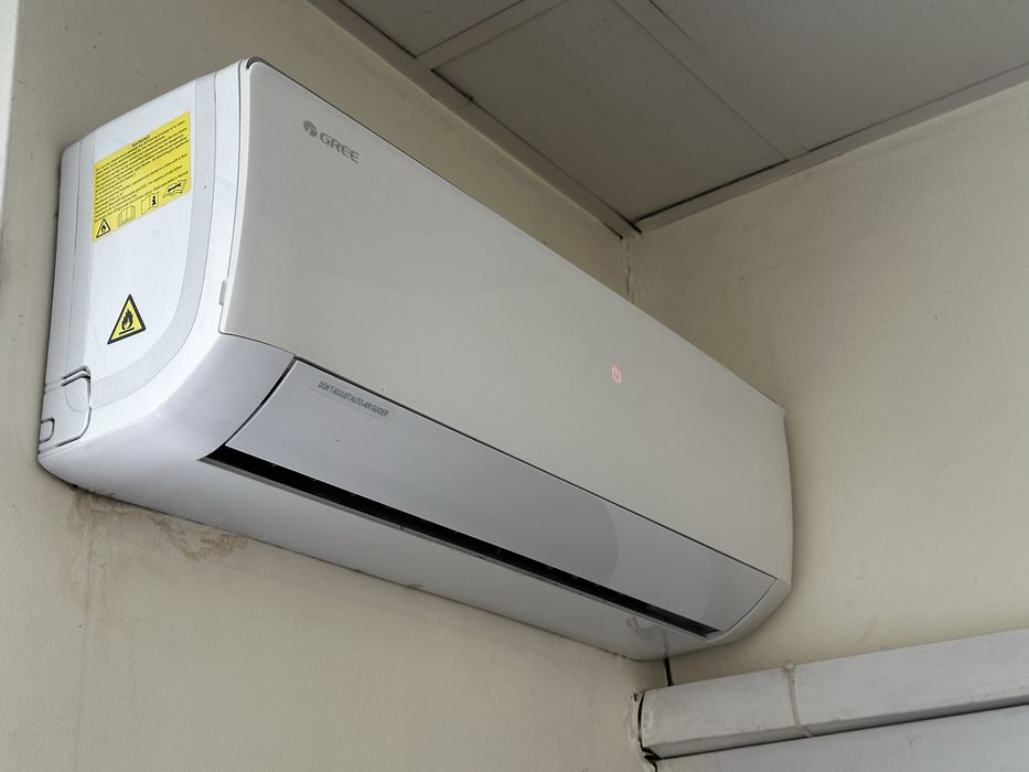 Продавам климатици Gree GWH12AB-K6DNA4A
