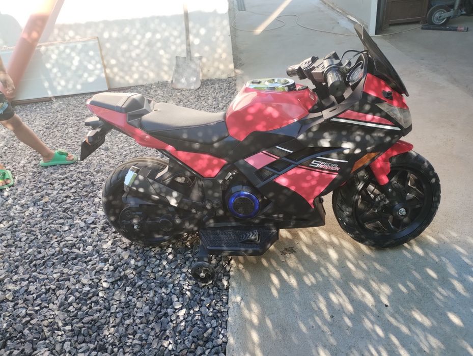 Акумулаторен мотор