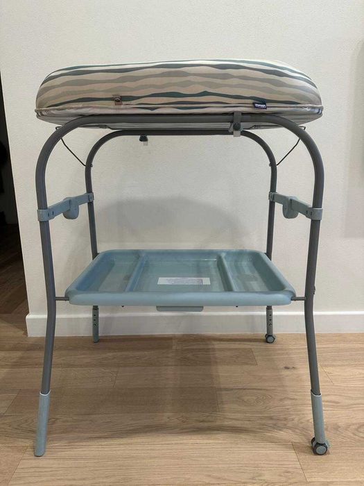 Продам пеленальный столик Chicco.