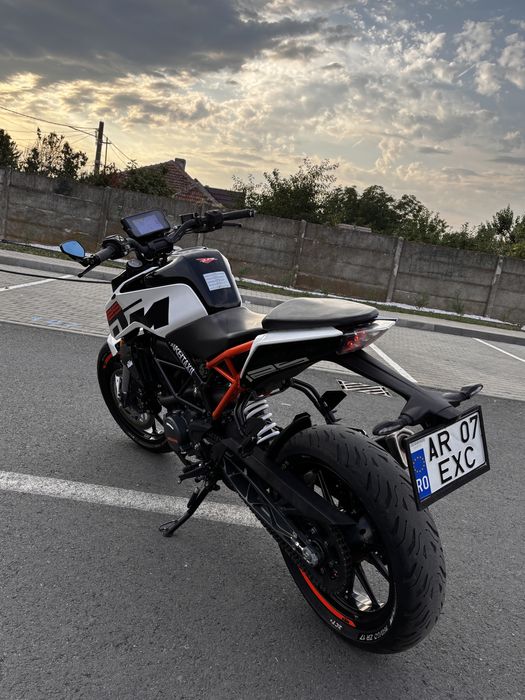 Vând ktm duke 125