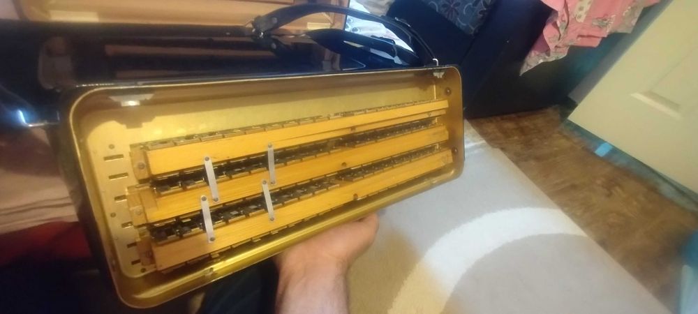 Hohner Virtuola III 120 bași  5 registre +3