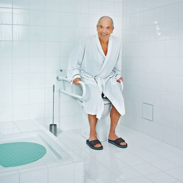 1.стульчики в душевую и ванную все из Германии отличного качества №100