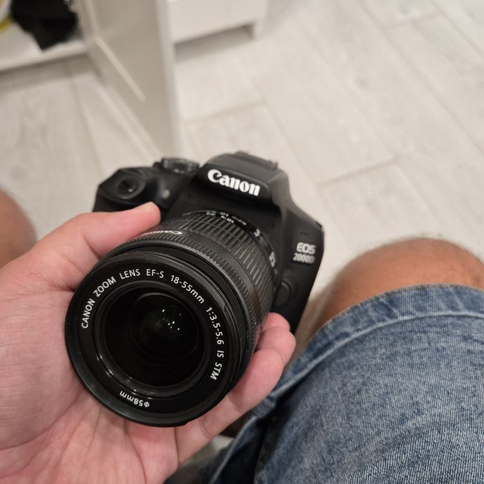 Canon eos 2000d +ef-s 18-55 f:3,5-5.6 is stm