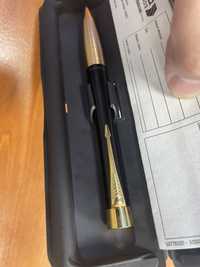 Parker ручка черно золотого цвета