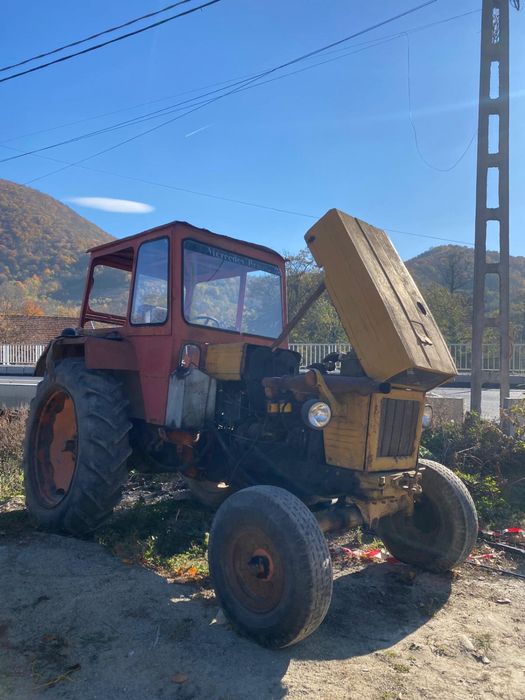 Tractor U650 cu cabină + remorcă