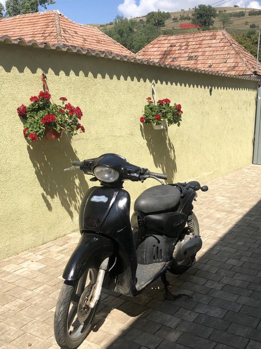 Vand scuter aprilia scarabeo