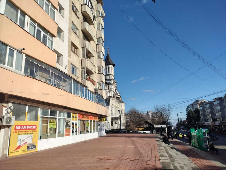 Ofer spre inchiriat spatiu 16. mp zona Marasesti Suceava, vad excelent