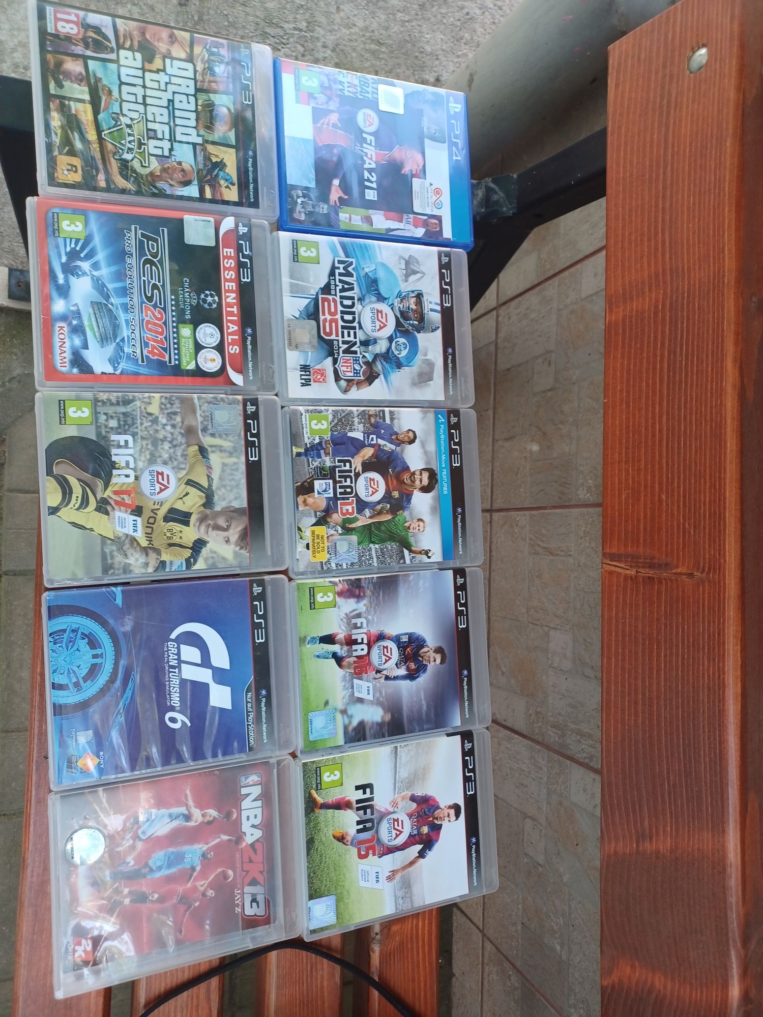 Vând PlayStation 3