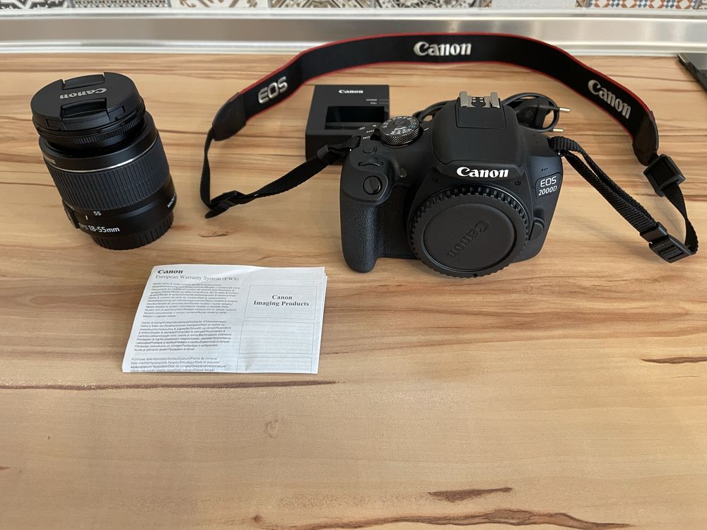 Фотоапарат Canon EOS 2000D