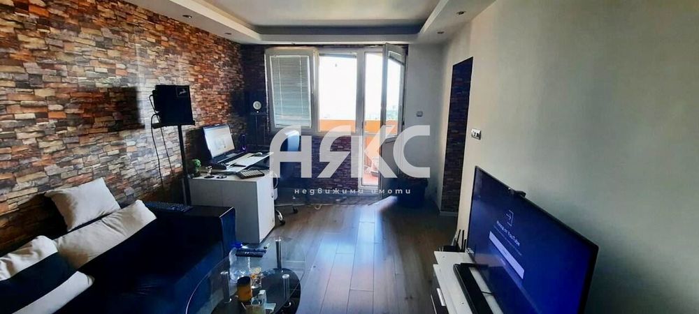 Двустаен обзаведен апартамент в кв. Люлин 1