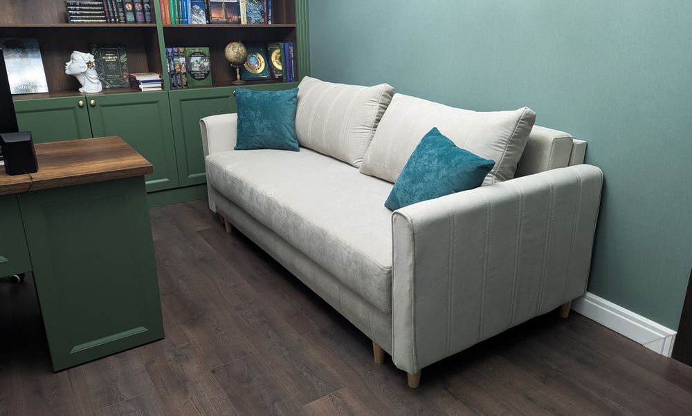 Новый диван, светлый-бежевый, раскладной. Подушки бонусом