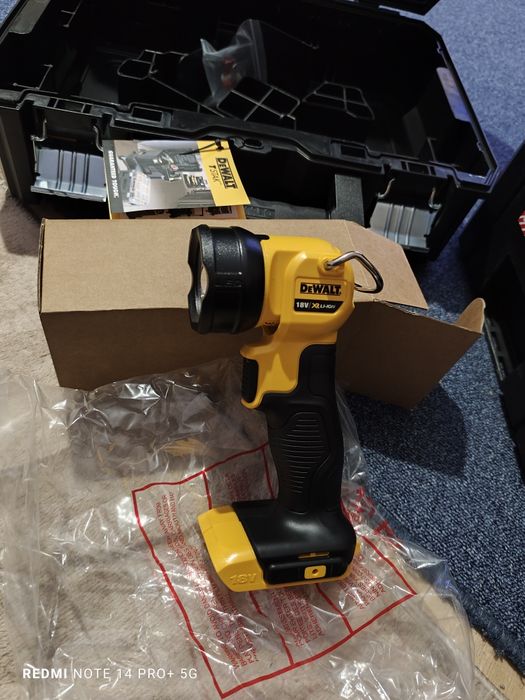 Ръчен,акумолаторен фенер DeWalt