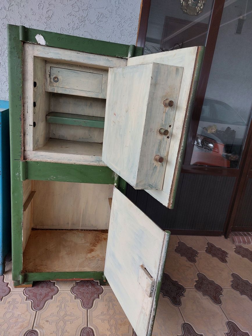 Сейф сатылады,жақсы жағдайда,құлыпталады,кілттері бар